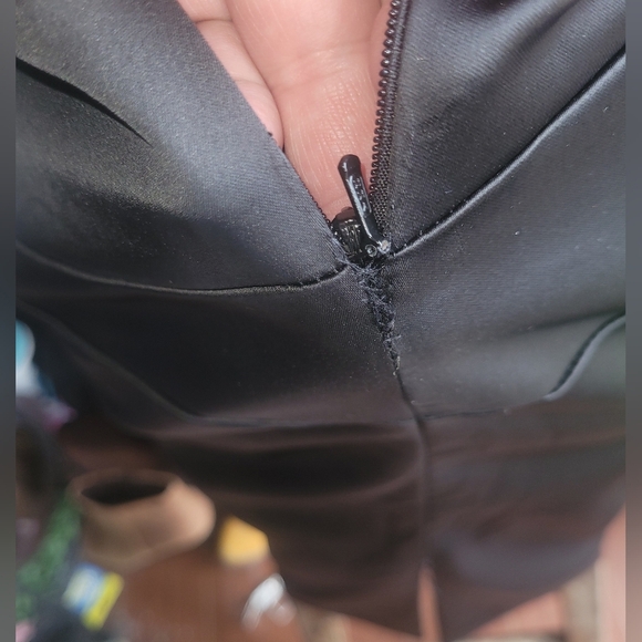 David's Bridal Black One-Shoulder Formal Prom Party Dress 6 - Picture 8 of 8